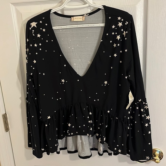 Altar'd State Stars Long Sleeve v-neck High-Low Shirt. Size Large. NWT! - Picture 2 of 9